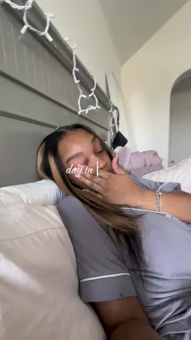 A post by @adoraabells on TikTok caption: goodmorning queens 💕 spend the day with me !  #Vlog #spendthedaywithme 