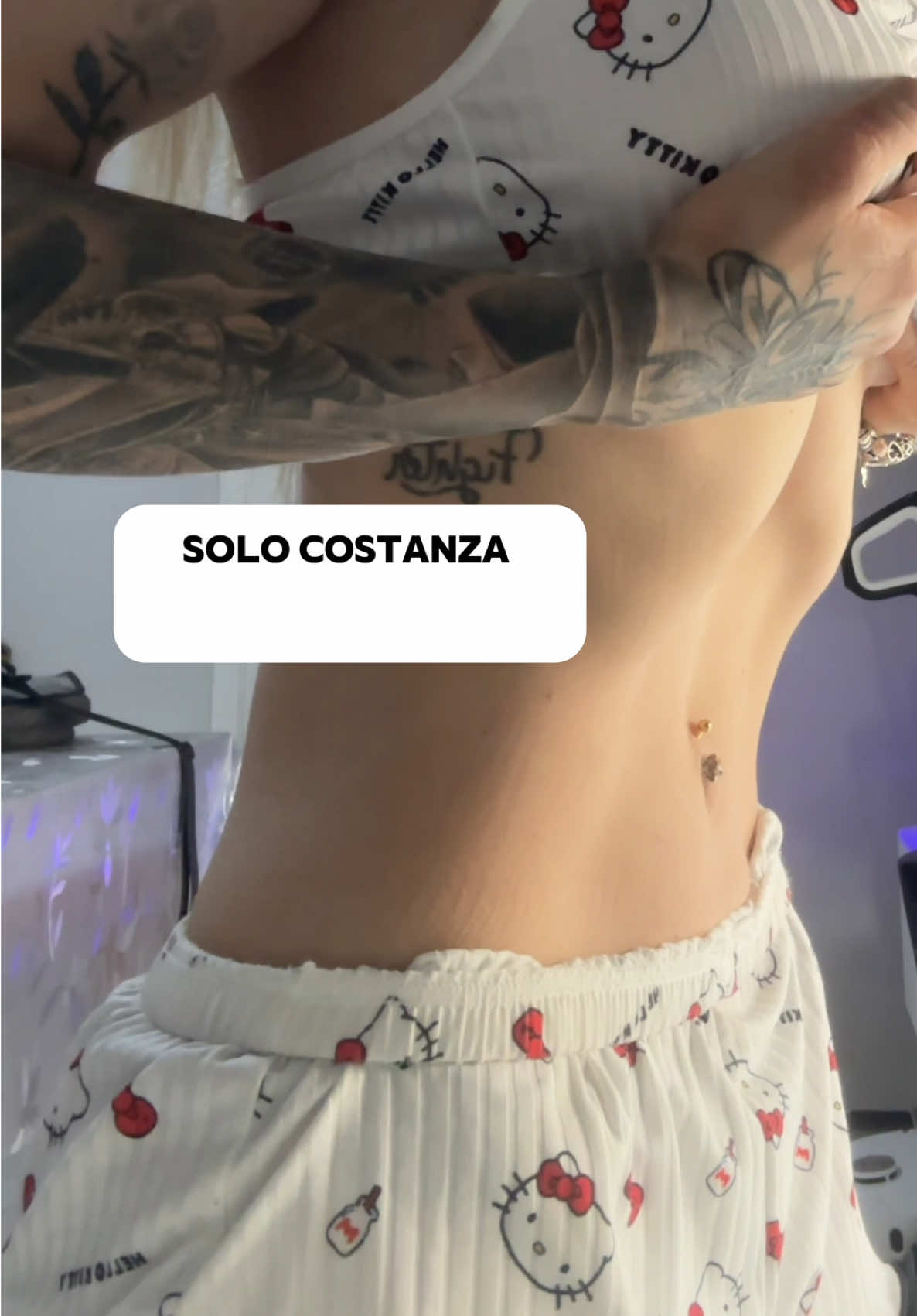 A post by @chiccaf7 on TikTok caption: ⬇️⬇️⬇️⬇️⬇️⬇️ Il vacuum addominale è uno degli esercizi più sottovalutati… ma anche tra i più efficaci per allenare il muscolo trasverso, quello profondo che ti sostiene dall’interno. 📌 l’ho ripreso dopo la mastoplastica… ed è stato l’unico esercizio per l’addome che ho fatto per mesi. Mi ha aiutato tantissimo a recuperare il controllo del core, migliorare la postura e sentirmi più “stabile” e meno gonfia. ✨ Non sostituisce l’alimentazione quella resta sempre la base di tutto. Ma il vacuum può davvero fare la differenza, se fatto con costanza e consapevolezza. 🔁 Eseguilo al mattino a digiuno o lontano dai pasti, così da gestire meglio la respirazione. Bastano 3-5 ripetizioni da 10-20 secondi al giorno. ( all’inizio resisterai davvero pochi secondi ma provaci sempre )  💬 Hai mai provato il vacuum? Fammi sapere nei commenti oppure salva il video per iniziare anche tu! #vacuum #chiccafgm 
