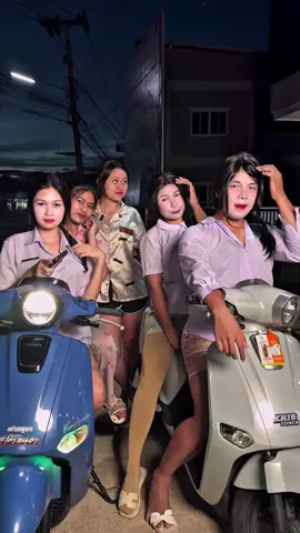A post by @tigercryy on TikTok caption: ก็มาดิวะ #เลิ่กลั่ก #ผู้หญิงขับจีออโน่ 
