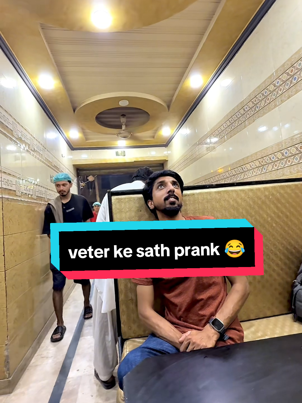 A post by @siasi_shoorli on TikTok caption: veter ke sath prank 😂 #comedy #vairalvideo #shortvideo #funny #rj_nazim_official #siasi_shoorli #entertainment #shorts #reels 