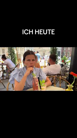 A post by @louisa_masciullo on TikTok caption: Hat sich nicht viel verändert 😂 #mädchenwg2012 #fyp #fürdich #foryou