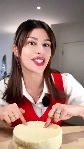A post by @nada.alhaj on TikTok caption: ‏كيف منشي الكيك 🤷🏻‍♀️💡