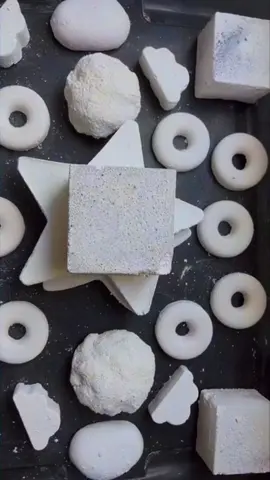 A post by @reeves.asmr on TikTok caption: #gymchalkasmr #reevesasmr #fyp #asmr #gymchalk #asmrsounds 