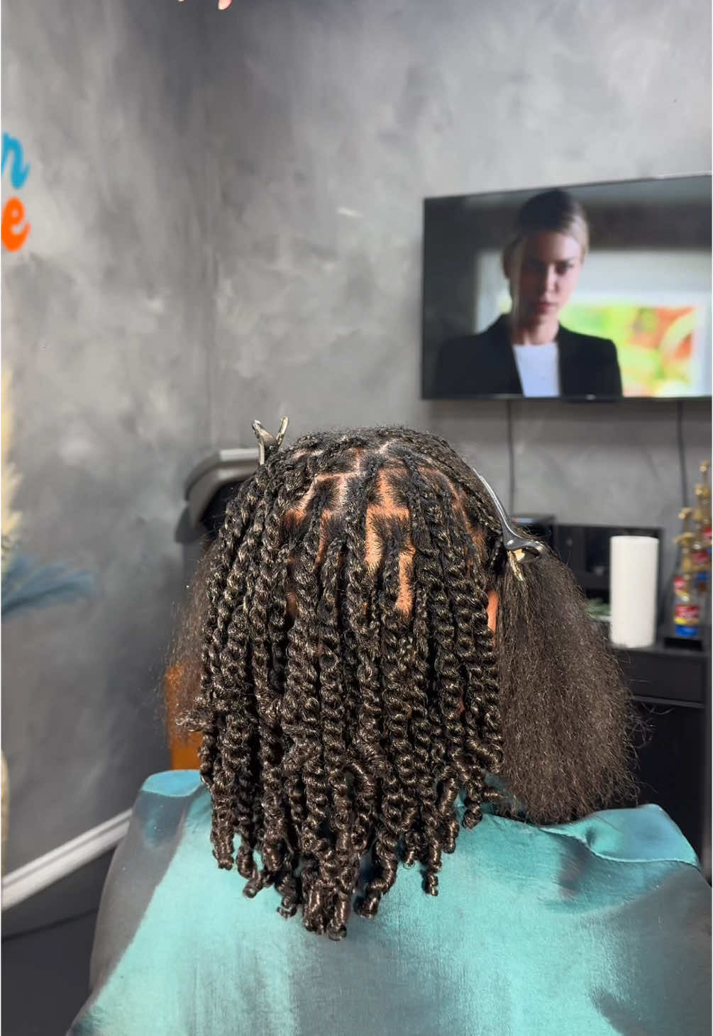 A post by @thekainoirexperience on TikTok caption: The easiest low maintenance hairstyle for the summer ☀️ She received the new clie my experience which includes a scalp detox, bonding treatment, protein treatment, deep conditioning mask, hydrating steam treatment, a haircut + style of her choice  • • • #houston #houstonstylist   #htxstylist  #houstonhairstylist #houstonsilkpress #htxsilkpress #houstoncolorist #htxcolorist #houstonhairdye #houstoncolorspecialist #naturalhair #naturalhairinspo #hairinspo 