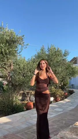 A post by @aurorabaruto on TikTok caption: sto amando il marrone🤎
