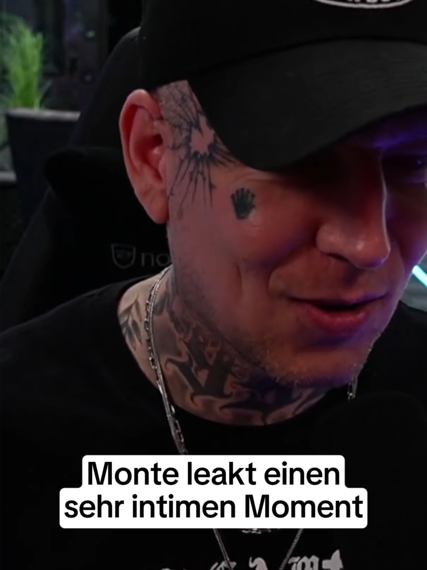 A post by @montanablackclips on TikTok caption: Monte leakt einen sehr intimen Moment #monte #montanablack #montanablack88 #moment #spaß #freude #Freunde #fyp #fyy #trendingvideo