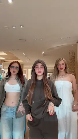 A post by @katteyes on TikTok caption: ya las extraño :( @Carol Castro @Fer😋 