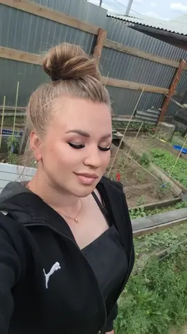A post by @koroleva09_03 on TikTok caption: огородний вайб