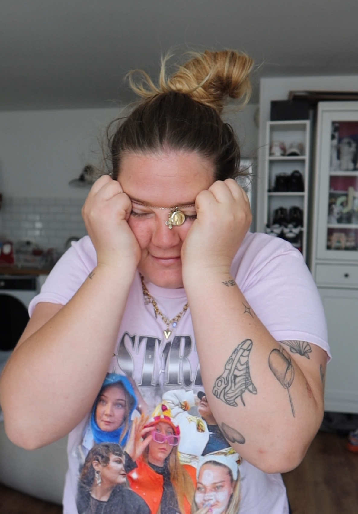 A post by @laloubrt on TikTok caption: PETITS SECRETS ENTRE VOISINS 😮‍💨