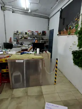 A post by @franelmetralletas on TikTok caption: Martillo para zurdos?😔 #humor #parati #viral #españa #fy 