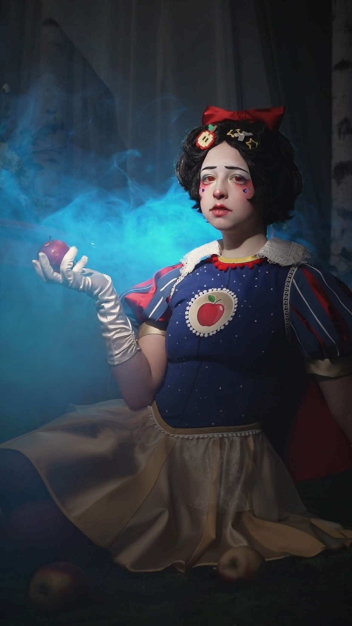 A post by @endomarf on TikTok caption: Not really delicious apple #snowwhite #snowwhitecosplay #makeup #cosplay 