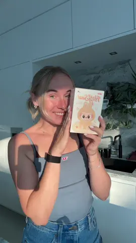 A post by @myronkoops on TikTok caption: labubu unboxing met @Enzo Knol 🤣 #labubu #unboxing 