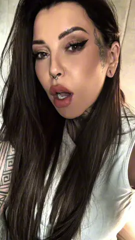 A post by @crystalshipkelly on TikTok caption: Tunnneeeee 
