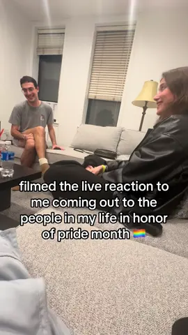 A post by @harrylovespandas on TikTok caption: #gay 