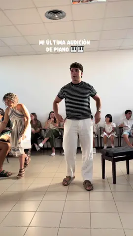 A post by @hernanavarrooo on TikTok caption: Acompáñame a mi última adición de piano 🎹🎹 #piano #pianotutorial #viral  