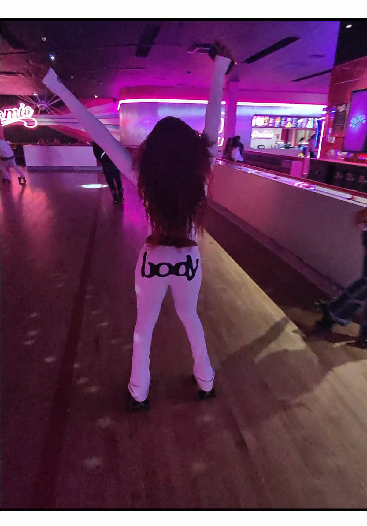 A post by @ishellee on TikTok caption: Boss man threw us a #breezybowl skate party 🛼 💕