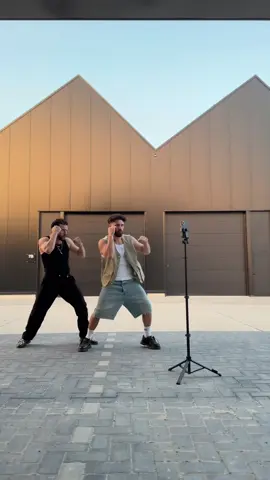 A post by @berdox024 on TikTok caption: Behind the scenes of un grrrrrrr 🔥