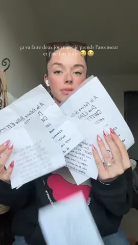 A post by @emmaaamusic_ on TikTok caption: recherche nouvel appartement svp help #tensionsdanslavilla #humour #maisjrigolepastrop #videoviral #voisins #singer 