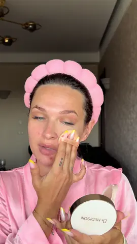 A post by @monicaraduofficial on TikTok caption: 🤍 ador să povestesc aici cu voi, prietenele mele 🤍 