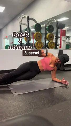 A post by @anaofit on TikTok caption: Back & Obliques Superset - renegade rows straight into, - oblique dips