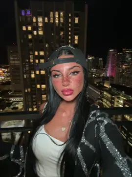 A post by @lurrrrra on TikTok caption: #miami #parati #fyp 