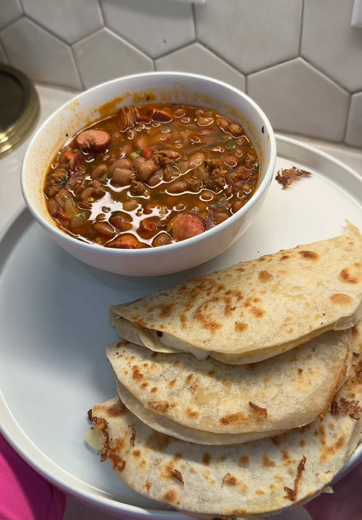 A post by @itzelcastanova on TikTok caption: Frijoles charros for dinner 😋 #frijolescharros #cooking  #fyp #fy #dinner  #DinnerIdeas #cookwithme #husband 