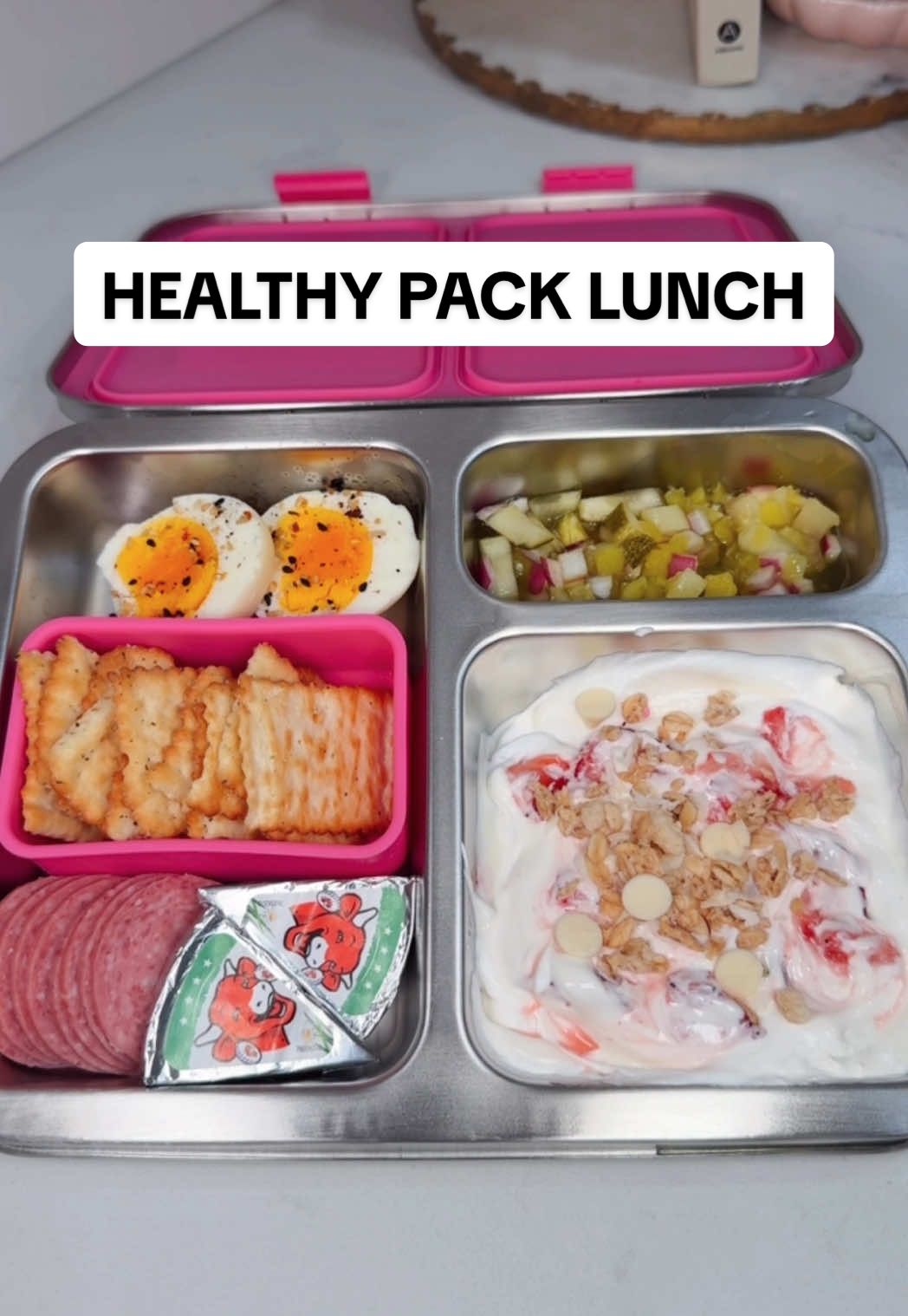 A post by @makayla_thomas_fit on TikTok caption: just a quick lil no cook lunch to get us to the weekend 💃🏻🤌🏼  #healthylunch #healthymeals #mealprep #summerlunch #adultlunchable