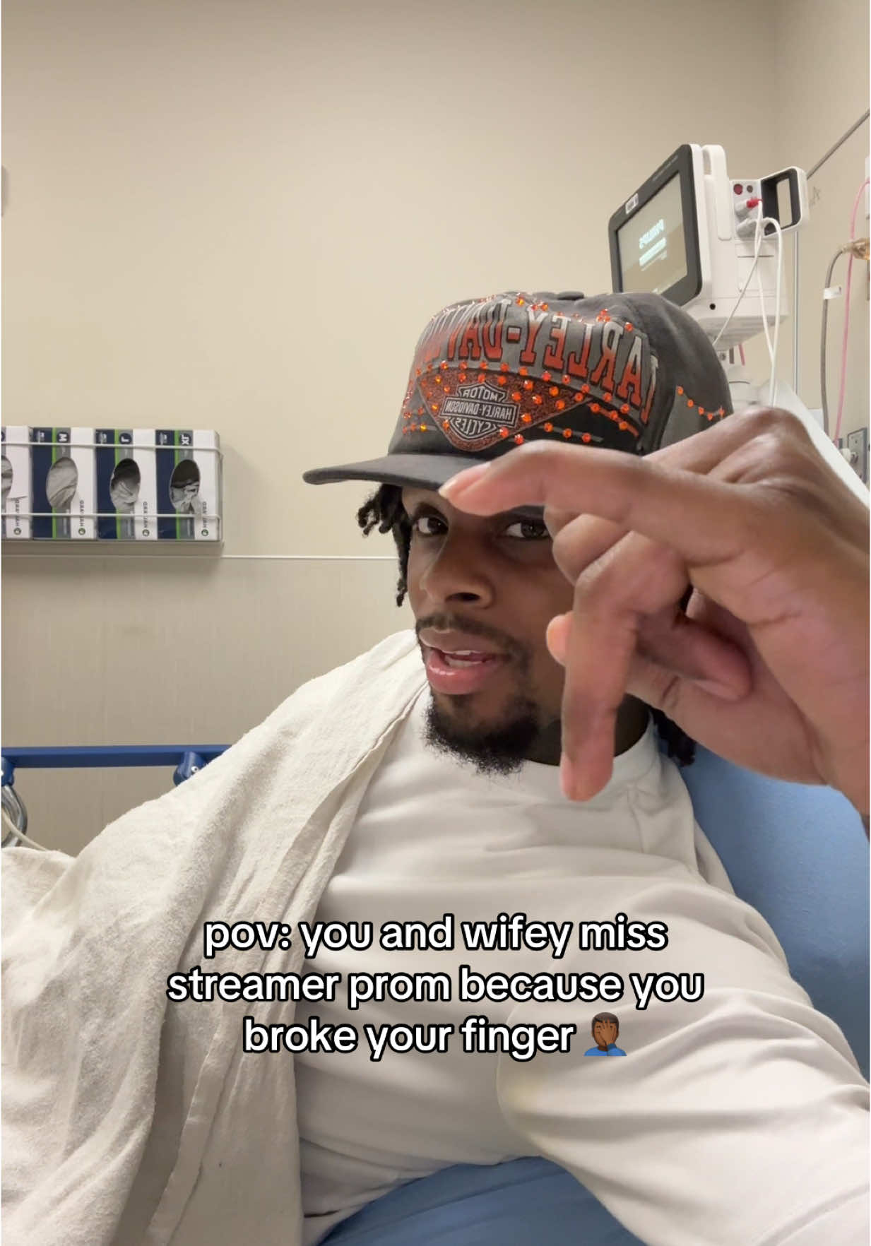 A post by @toosii on TikTok caption: 🤦🏾‍♂️ mannnn #streamerprom #funnymike #toosii 