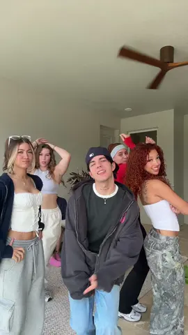 A post by @carlhoos_ on TikTok caption: 🕺🏻💃🏻