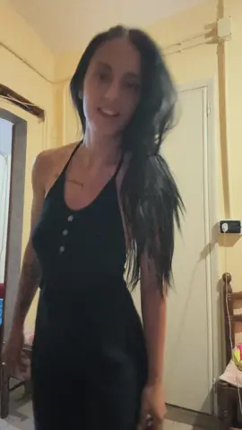 A post by @gabriellagabbry on TikTok caption: 🥰😎 #vapup #pentrutine #tiktokromania #romaniangirl🇹🇩love 