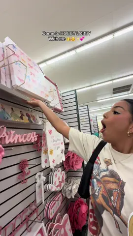A post by @fabianahdz on TikTok caption: It be your own kids 😭 #daughter #decor #walldecor #toddler 