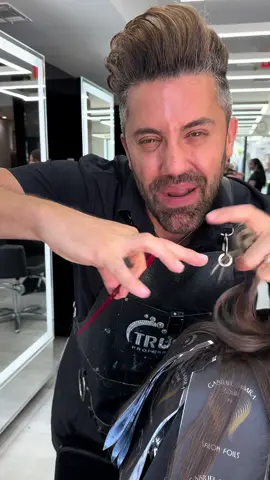 A post by @gabrielsamrags on TikTok caption: Escribe la palabra FÓRMULA si deseas este color #creatorsearchinsights #GabrielSamra #gabrielsamrahairsalon #RubioPerfecto #HairTransformation #AntesYDespues #TrussProfesional 