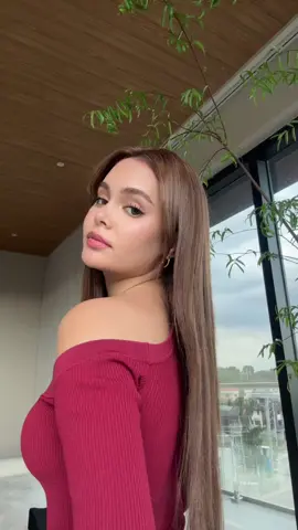 A post by @ivanaalawi on TikTok caption: Pakiss 💋 #fyp 