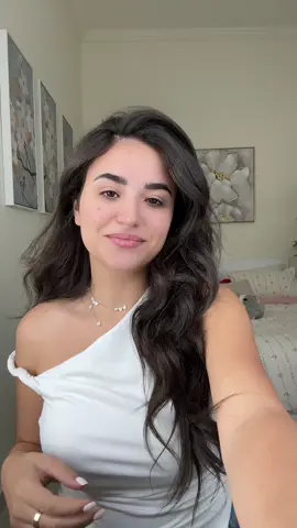 A post by @yaraaziz on TikTok caption: هاد رقموالي حابب يتواصل معو  +971502418404 #دبي #يارا_عزيز #yara_aziz  