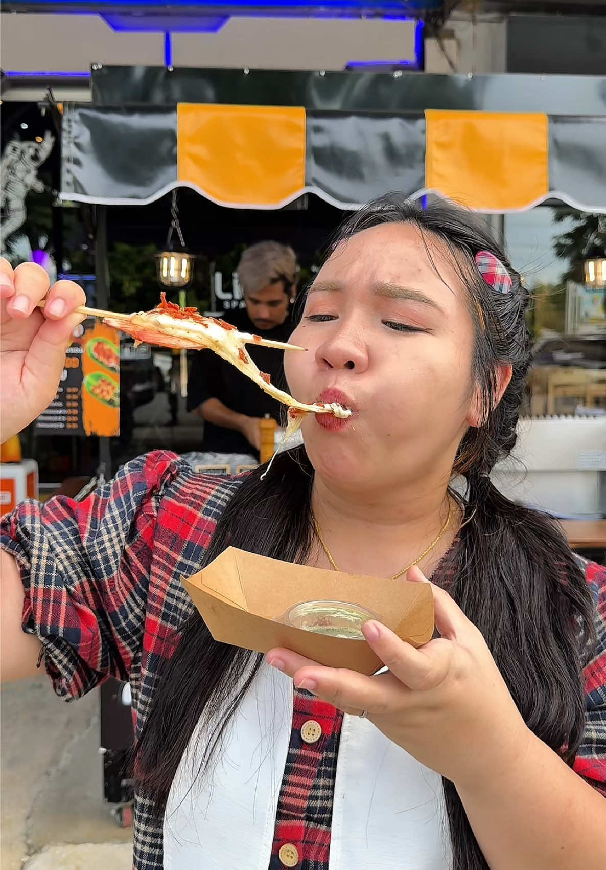 A post by @dollnc on TikTok caption: ไม่คิดว่าร้านพี่กูจะทำอร่อยขนาดนี้555 #เจ้ตับฉ่ำโบ๊ะ #LilySpaceCafe @ต่อ กุ้งชีสครีมหอม 