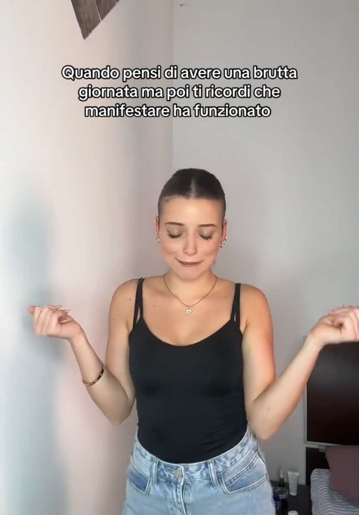 A post by @micolinicole on TikTok caption: 🫢🫢