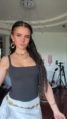 A post by @sonocamillina on TikTok caption: Solo riguardando il video mi sono accorta che quella gonna con quel body sta un po' di 💩 :(