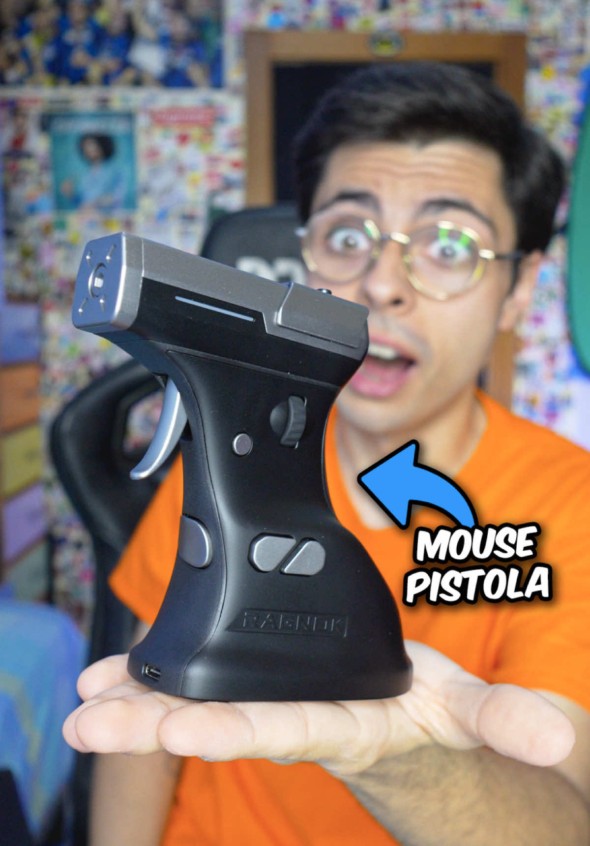 A post by @nick_radogna on TikTok caption: Ho Comprato il Mouse Pistola 🔫🖱️ Ma a chi servirebbe davvero? 