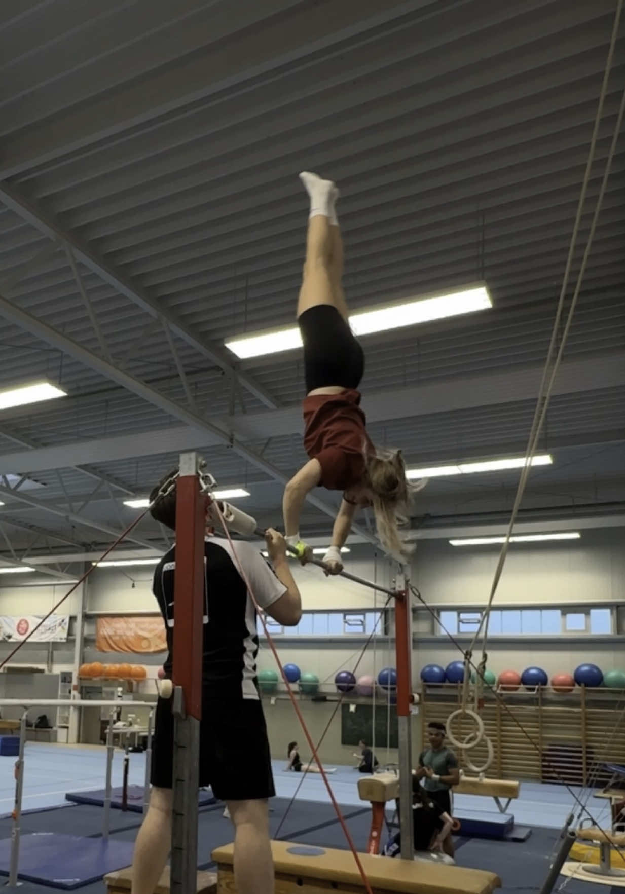 A post by @xfiibii on TikTok caption: #grind #gymnastics #fy #training #success 