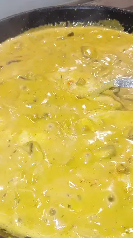 A post by @bosnien_cooking on TikTok caption: #hähnchenbrustfilet mit Champignons Crem-Sauce🍄‍🟫🍄‍🟫 #balkantiktok #foodtrends #balkanfood #foodtiktokfood #easyrecipe🤤👌 #hähnchen #Hähnchenbrustfilet #fleisch #vegeta 