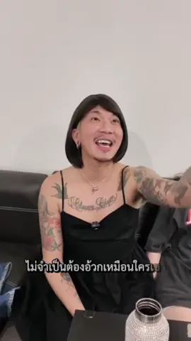 A post by @ on TikTok caption: มาช้าเพราะหาวิก อยู่ 🤣  #แจ๊สสปุ๊คนิคปาปิยองกุ๊กกุ๊ก  #วิกผม #สุนทรพจน์ #fypシ゚viral 