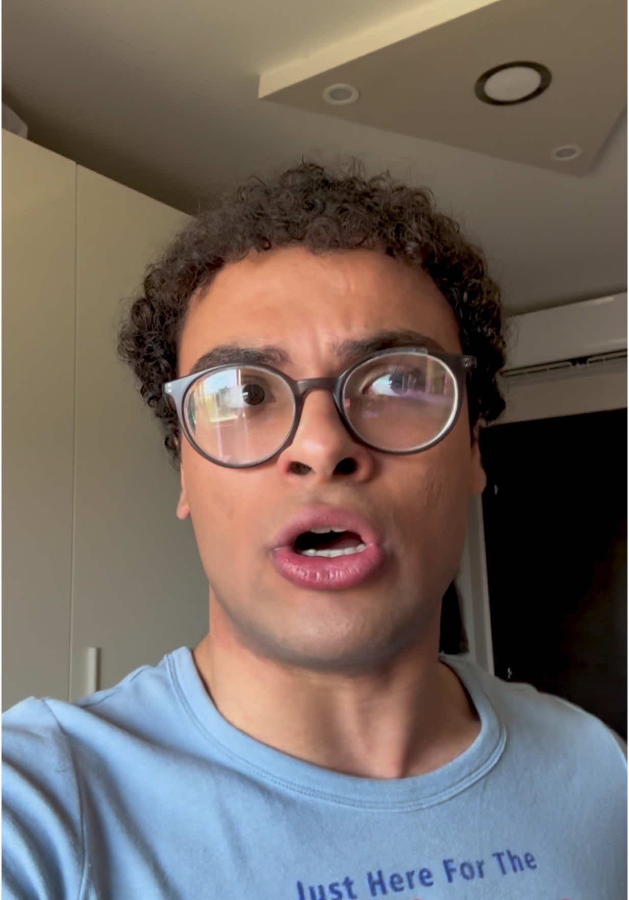A post by @kiro_ebra on TikTok caption: Chi ha detto questa cruda verità!? #meme #comedy #ragazzi #ragazze 
