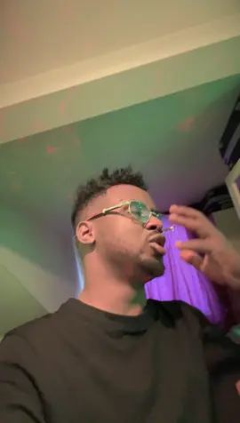 A post by @daudcomedian on TikTok caption: Taasi ma idin kujirtaa dumarland !!?