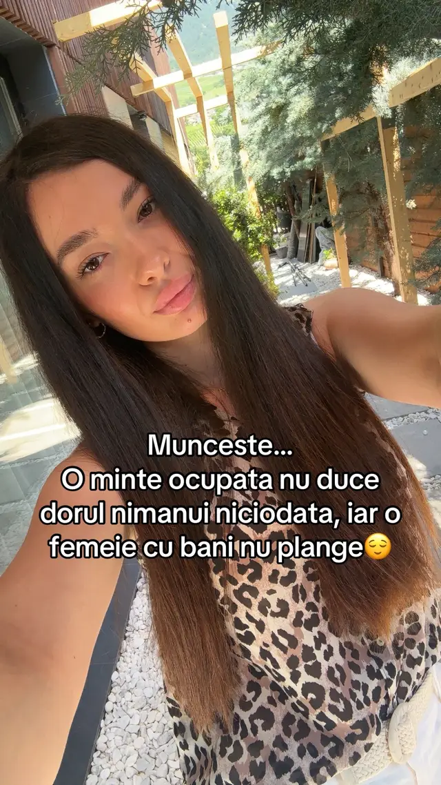 A post by @antoniaopincaa on TikTok caption: Ahaha😘 #🇷🇴 #🇨🇭 #fyp 
