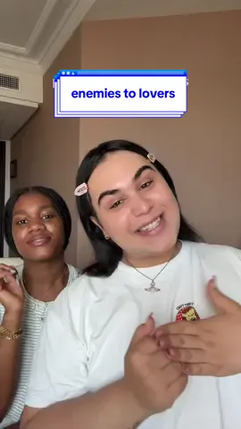 A post by @lizziemcwhore on TikTok caption: te contamos (sin voz) por qué no nos caímos bien la primera vez que nos conocimos 😭 ahora i love her tho
