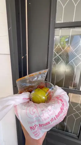 A post by @karleshion41 on TikTok caption: Nos llegó Andrés el de cada mes y así es como nos ponemos en esos días. Aquí les dejo la nueva pagina de Alejandra De La T. Hay estará subiendo todos sus videos de hoy en adelante 🫶🏻. #Menstruación #CicloFemenino #Bienestar