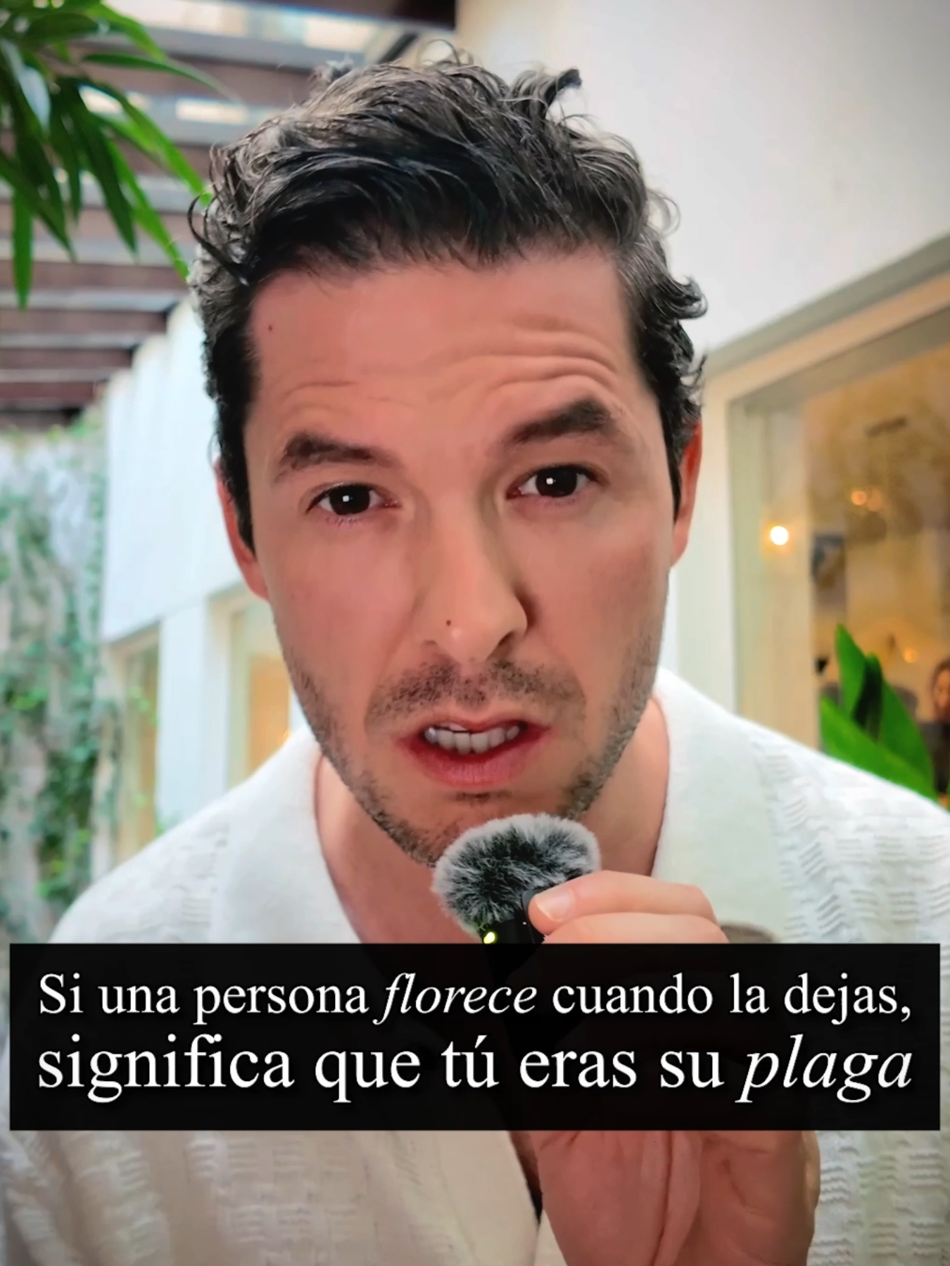 A post by @jorgelozanoh on TikTok caption: ¿Alguna vez has sentido que tu eres el problema en tus relaciones?