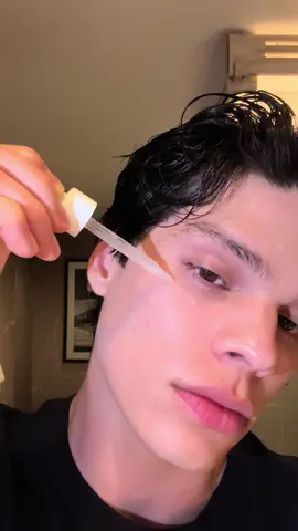 A post by @jashlem on TikTok caption: Cómo eliminar manchas y tener una piel uniforme?  @Garnier MX  #NoTeManchesConElSol #GarnierSkincare #GarnierMx #Publicidad #ContenidoConfiable #PublicidadVerificada #PublicidadResponsable  SALUD ES BELLEZA 123300EL950583