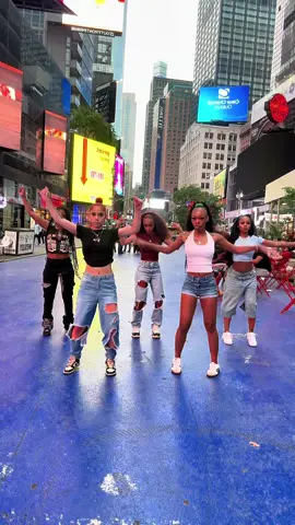 A post by @kikimulani on TikTok caption: Mhmmm😍😍 @Liyahh.rose🥀⚡️ @ling @itzznyece🌟🖤 @Yvette_babyy_ #fyp #fypシ 