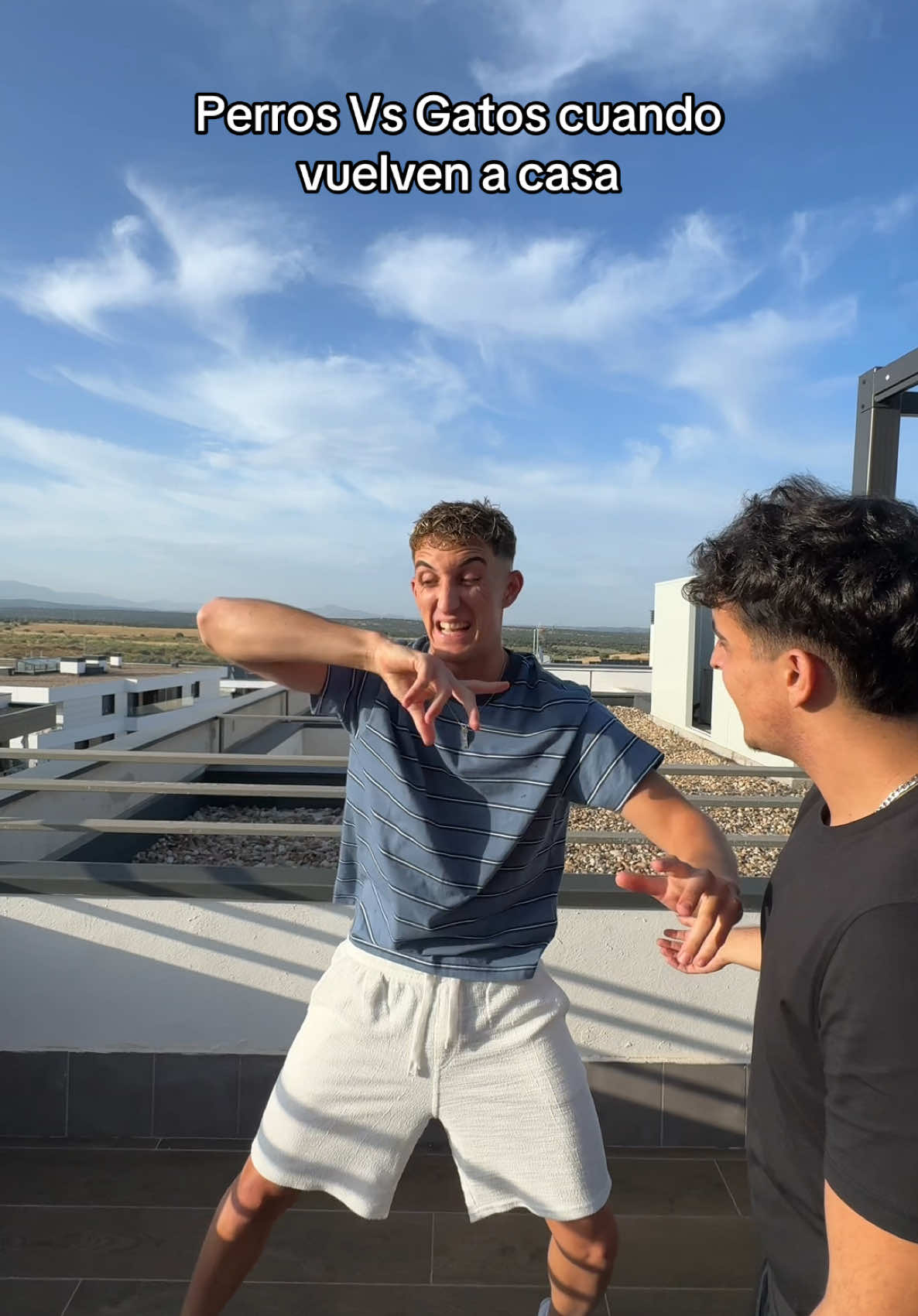 A post by @jonata_26 on TikTok caption: 2.4M en Instagram?💙